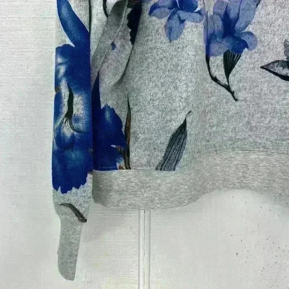 Zyia Active Gray and Blue Women's Cropped Floral Sweater/Sweatshirt Size Medium - Picture 2 of 7